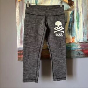 Lululemon Sz 6 Pants Women Gray SoulCycle Skull Crossbones Crop Leggings💖